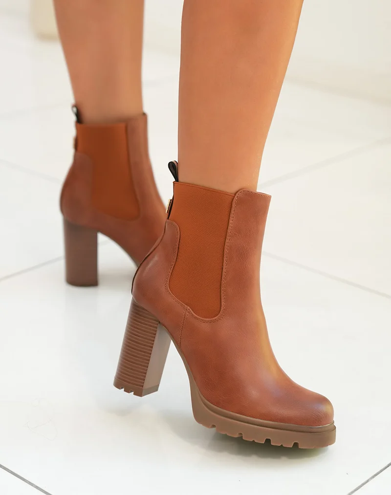 Bottines femme camel à talon avec semelle crantée et élastique