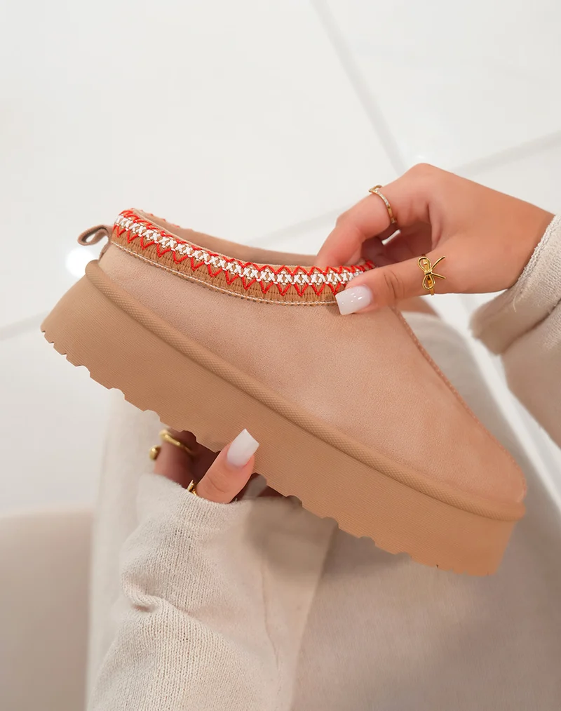 Mules femme beige tendance avec plateforme et surpiq?res rouges et blanches
