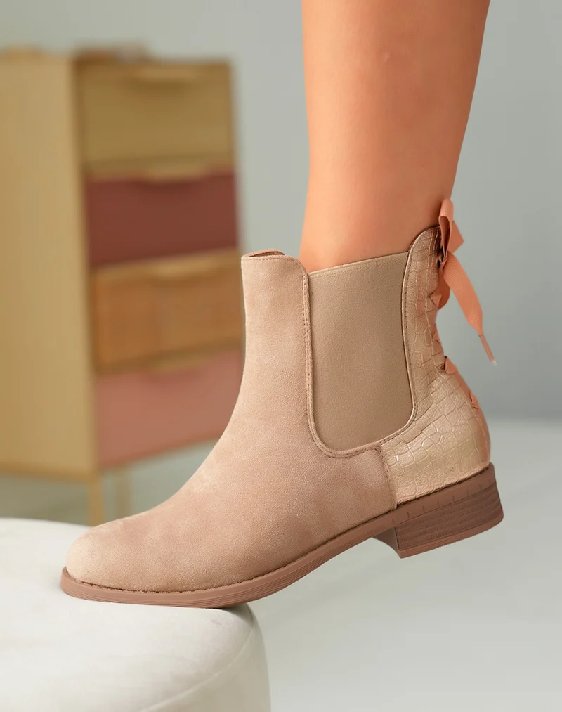 Bottines Bi-Matière en Suédine Taupe à Petit Talon pour Femme