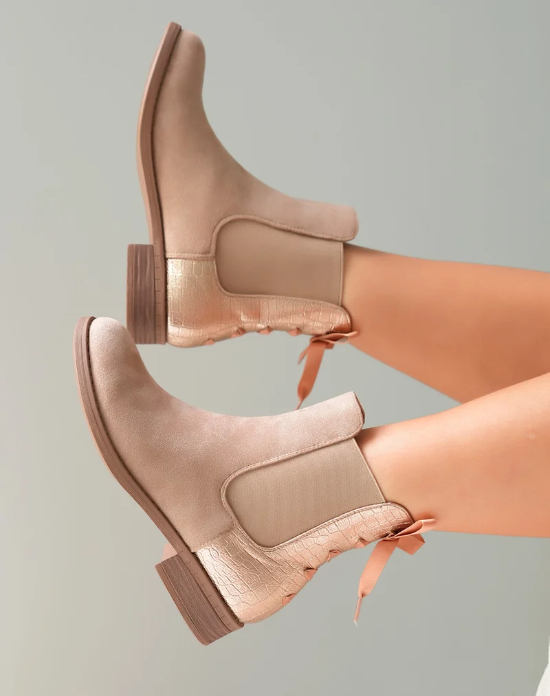 Bottines Bi-Matière en Suédine Taupe à Petit Talon pour Femme