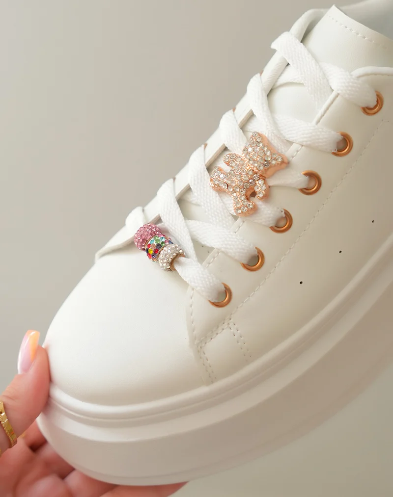 Baskets Blanches Femme Élégantes à Semelle Épaisse avec Bijoux Strass et Détail Doré
