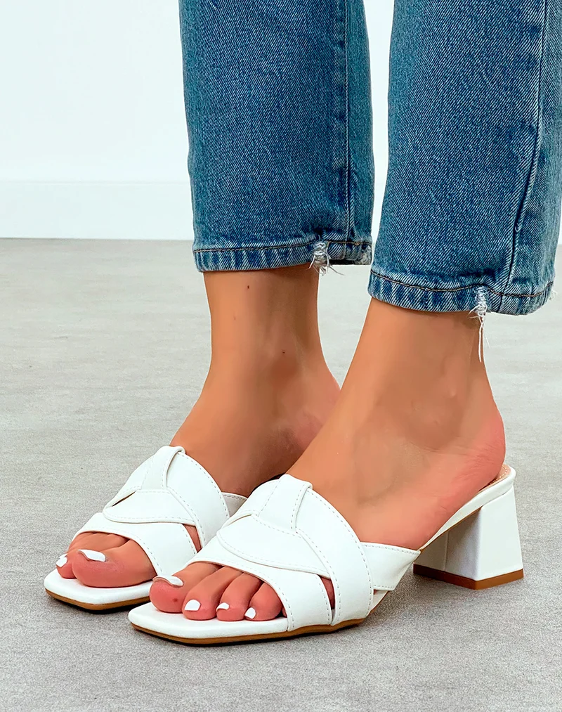 Mules Blanches Femme à Talon Carré et Brides Entrecroisées – Élégance Épurée