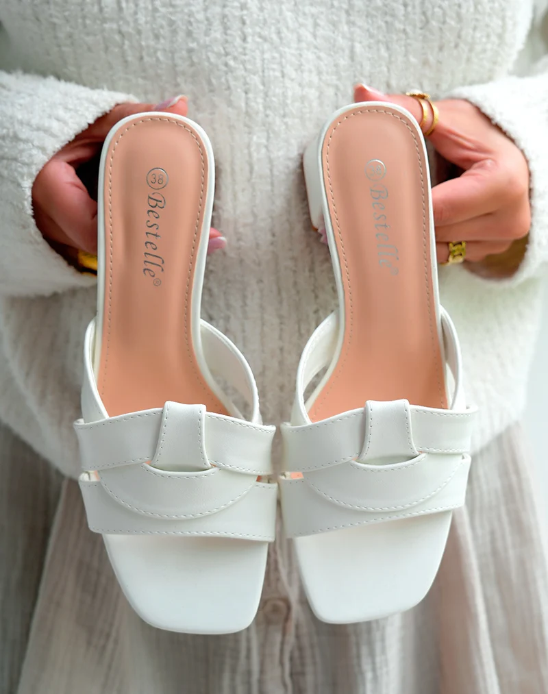 Mules Blanches Femme à Talon Carré et Brides Entrecroisées – Élégance Épurée