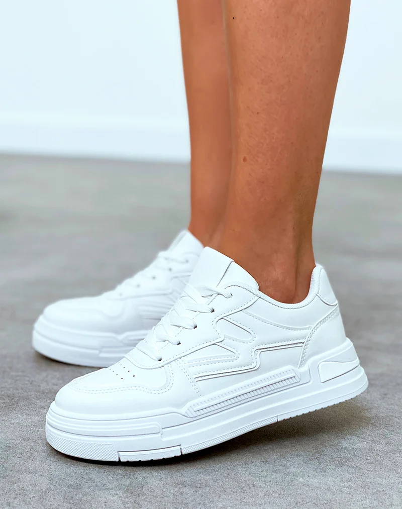 Baskets femme blanche à empiècements et à lacets