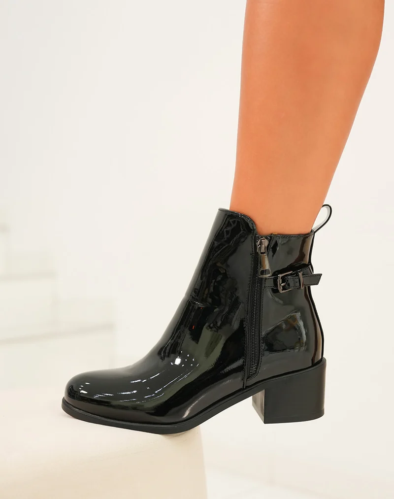 BOTTINES NOIRES VERNIES AVEC FERMETURE ÉCLAIRE POUR FEMME