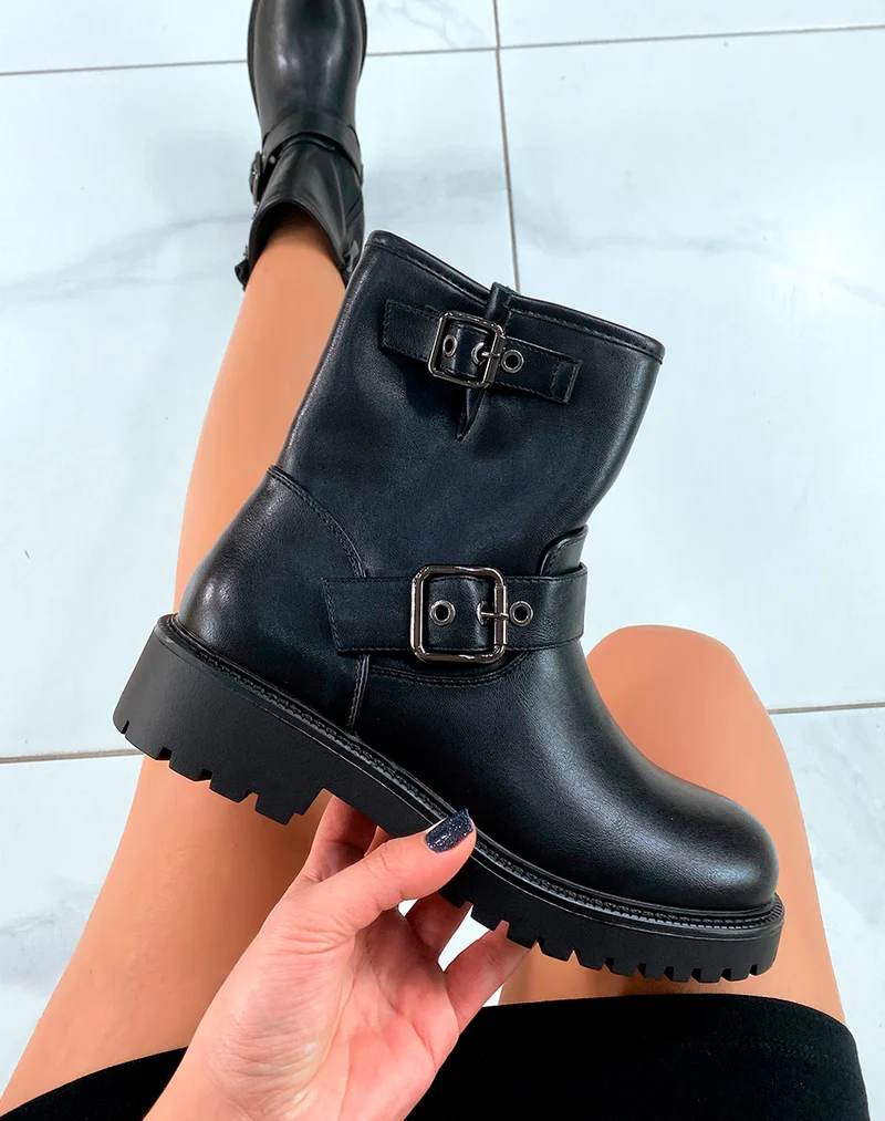BOTTINES NOIRES TENDANCE AVEC LANIÈRES DÉCORATIVES ARGENTÉES POUR FEMME