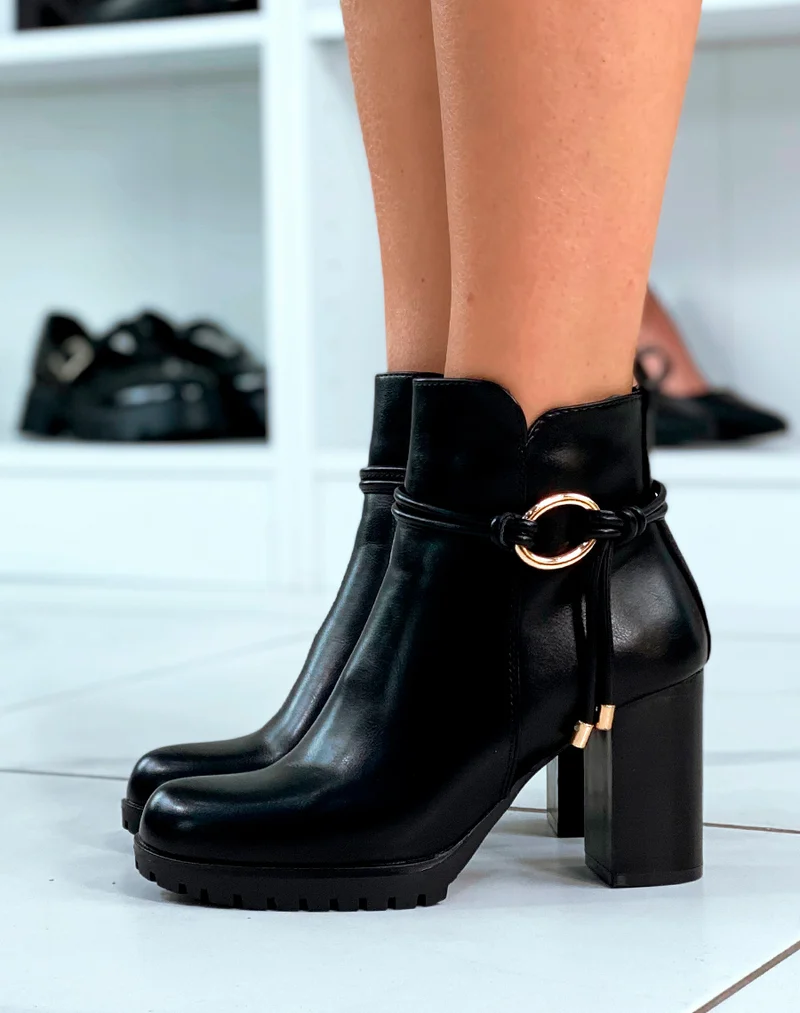 Bottines noires à talons à lanière nouées et à détails dorés