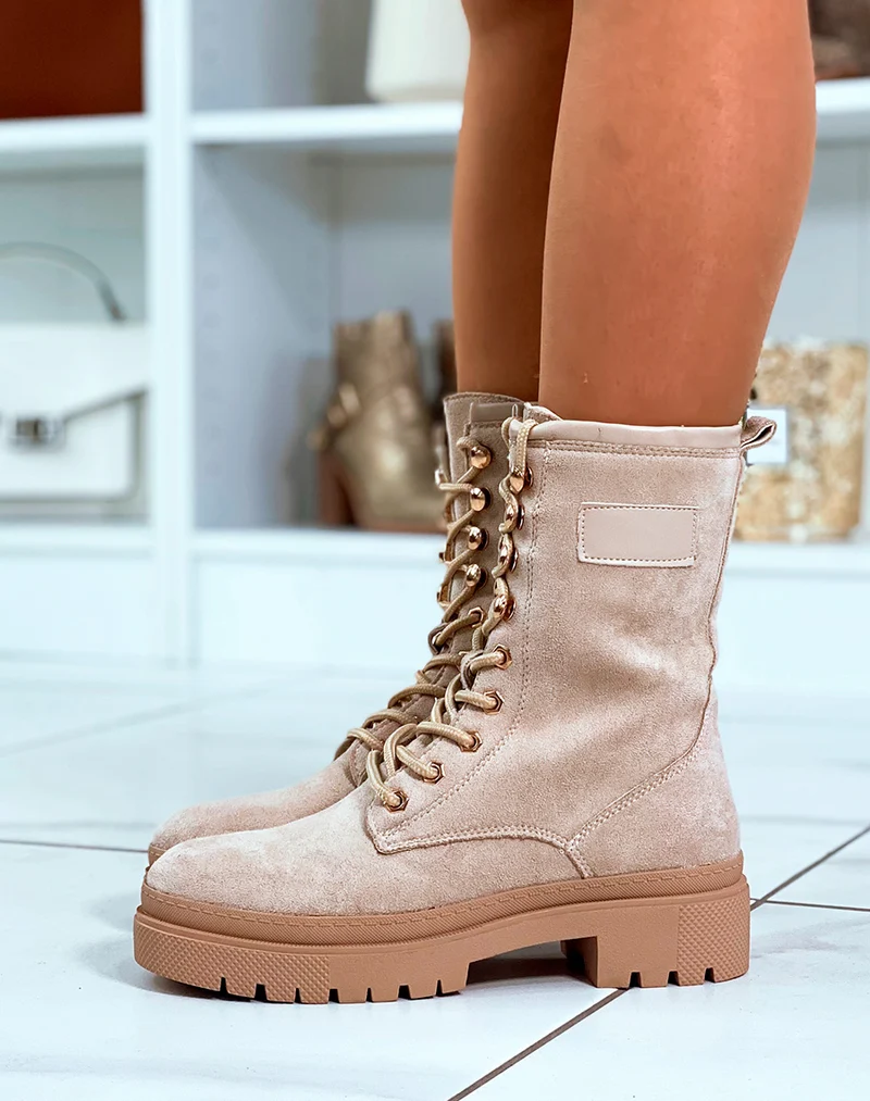 BOTTINES MONTANTES BEIGE EN SUEDINE ? LACETS AVEC SEMELLE CRANT?E