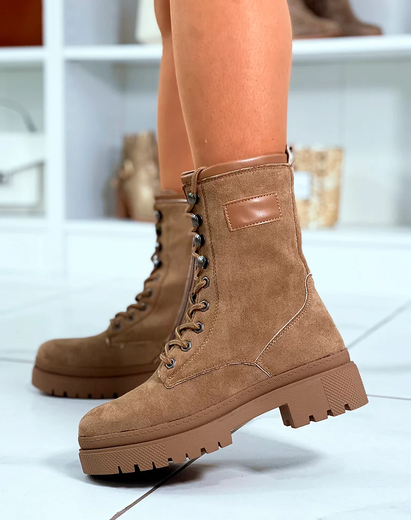 BOTTINES MONTANTES MARRON CLAIR EN SUEDINE ? LACETS AVEC SEMELLE CRANT?E