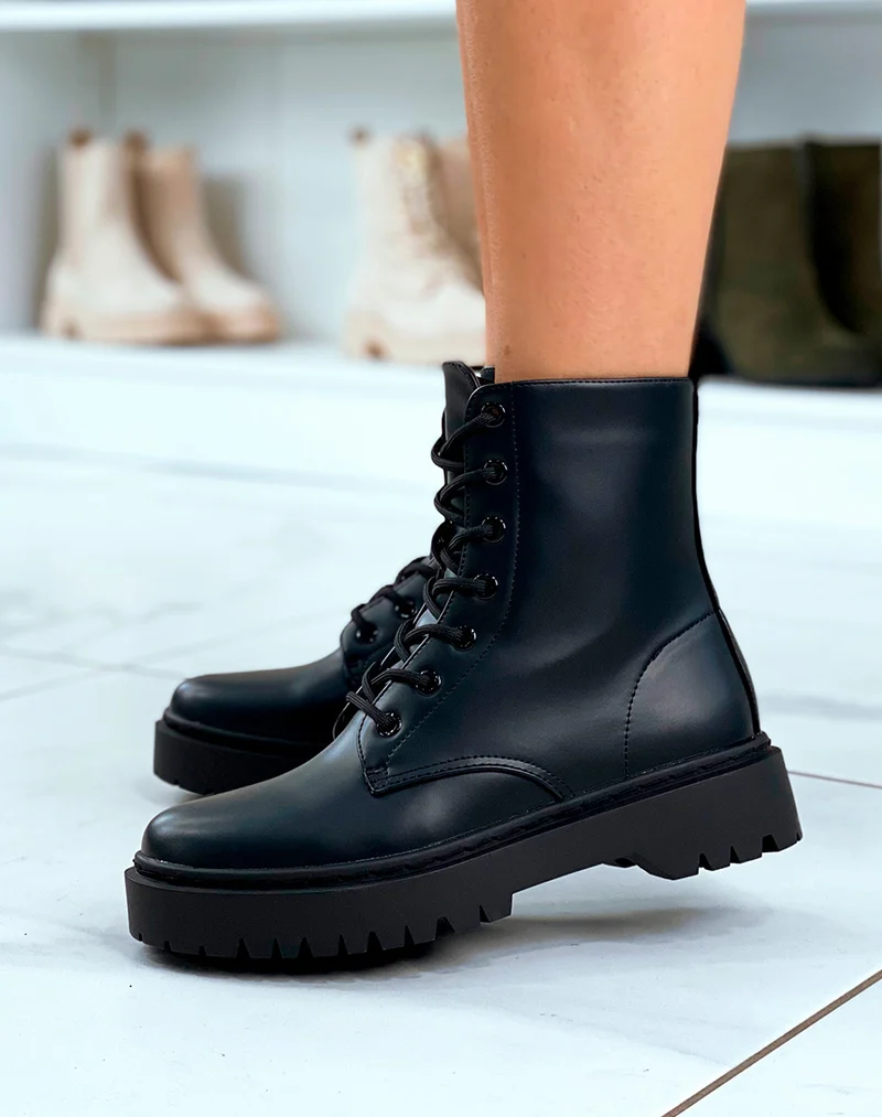 Bottines Noires à Lacets - L'Essence du Chic Urbain pour Femme