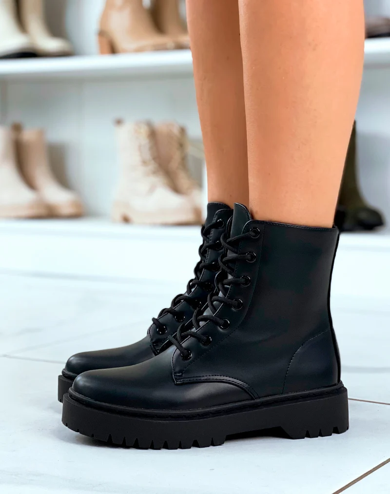 Bottines Noires à Lacets - L'Essence du Chic Urbain pour Femme