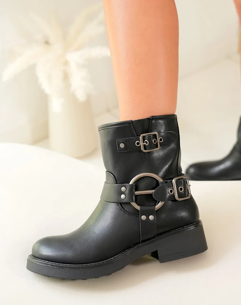 BOTTINES NOIRES TENDANCE ? MULTIPLES LANI?RES ARGENT?ES POUR FEMME