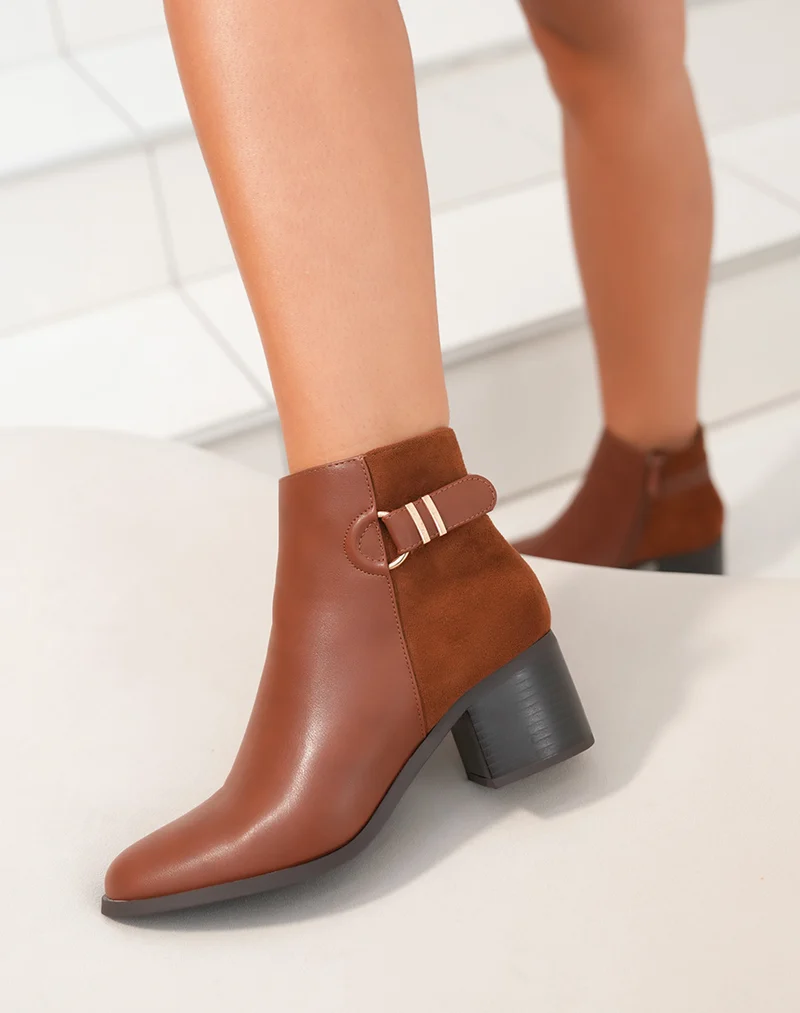 Bottines Bi-Matière Marron à Talon avec Sangle Dorée - Votre Essentiel Confortable et Branché