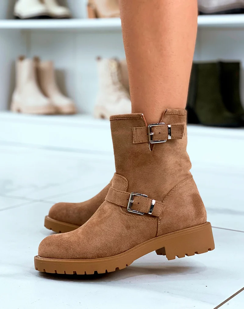 Bottines Marron Clair en Suédine avec Double Sangle Argentée - L'Atout Tendance de Votre Collection