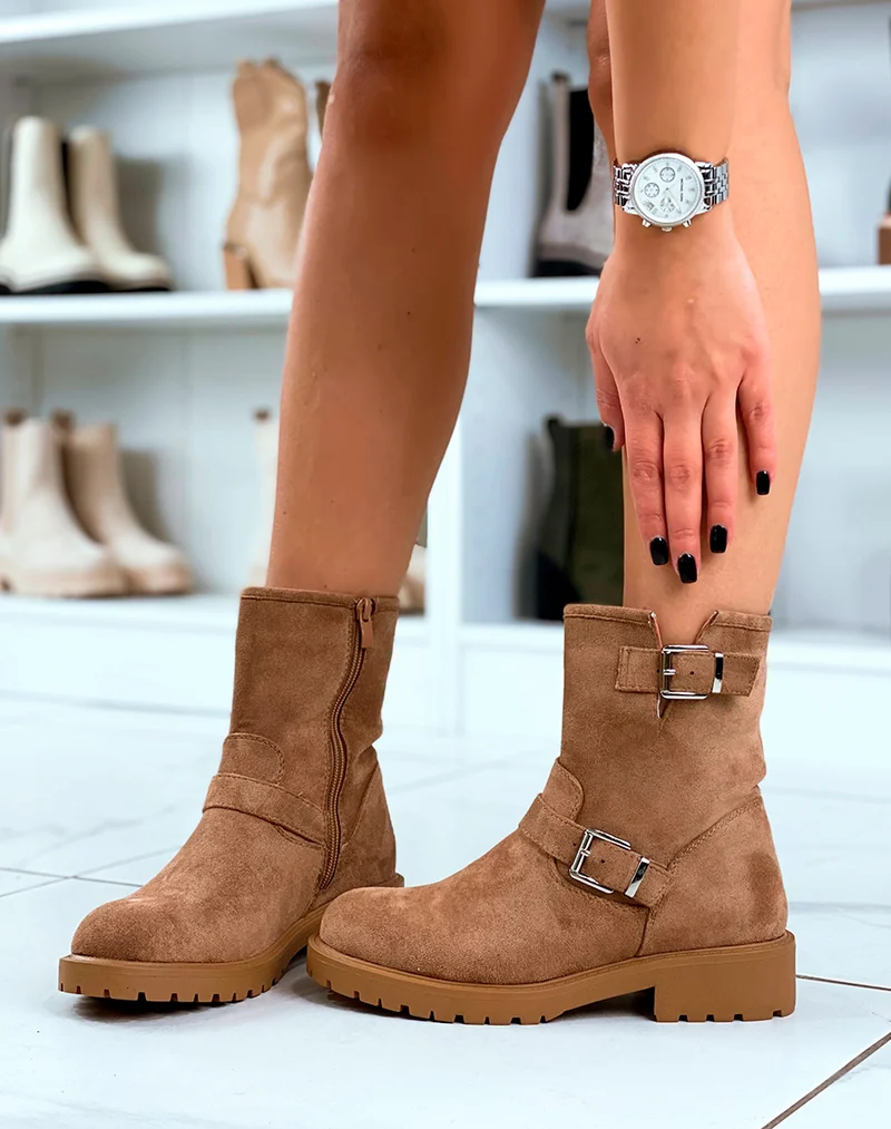 Bottines Marron Clair en Suédine avec Double Sangle Argentée - L'Atout Tendance de Votre Collection
