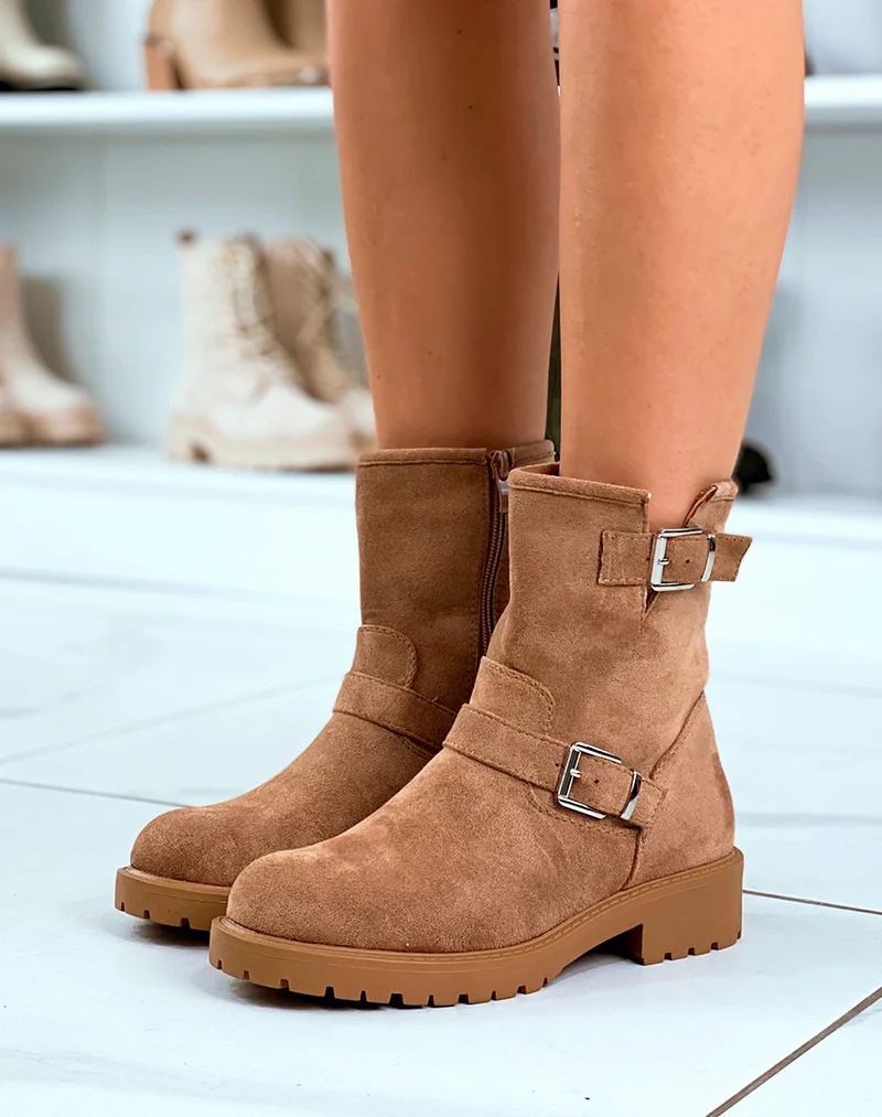 Bottines Marron Clair en Suédine avec Double Sangle Argentée - L'Atout Tendance de Votre Collection