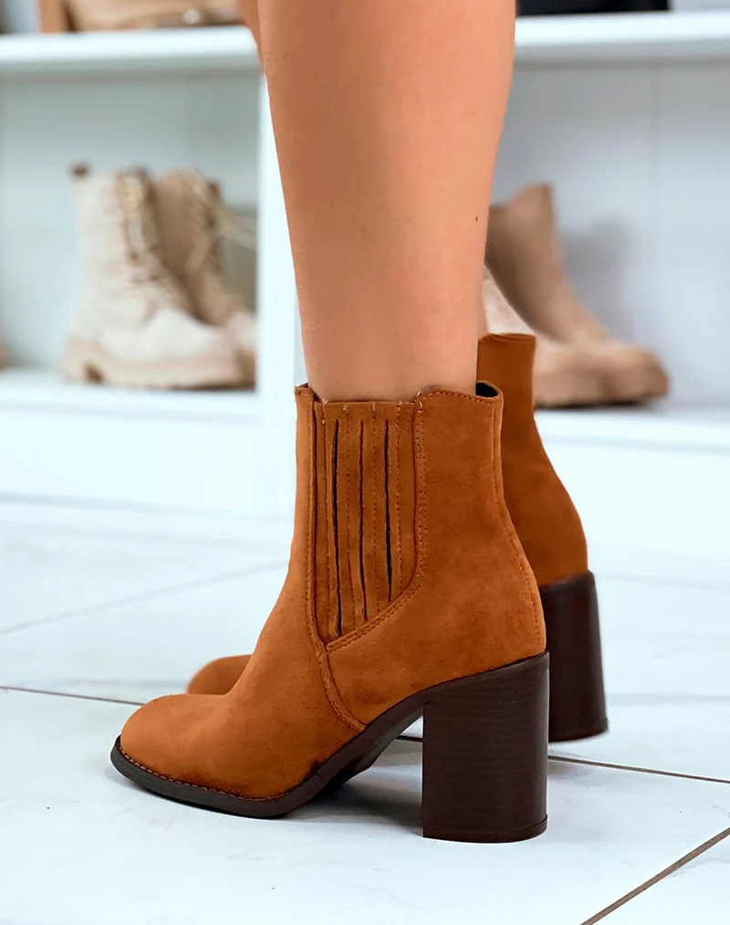 Élégantes Bottines Camel en Suédine à Talons - Raffinement et Confort