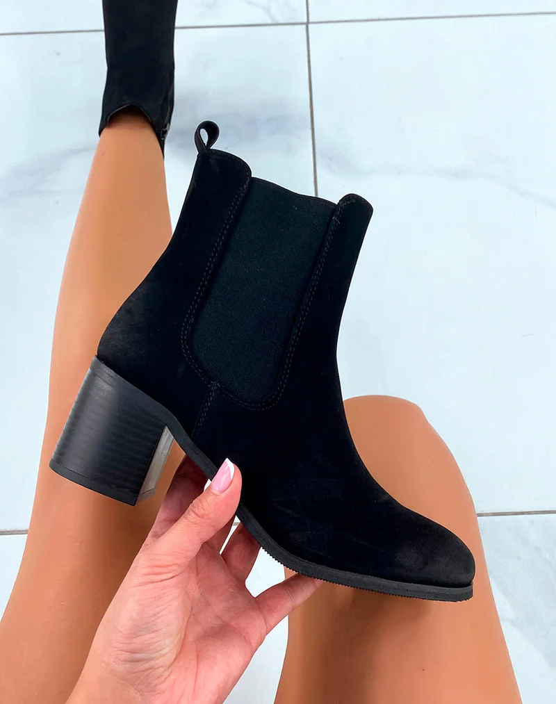 Bottines Noires en Suédine à Talon : L'Allure Féminine Par Excellence