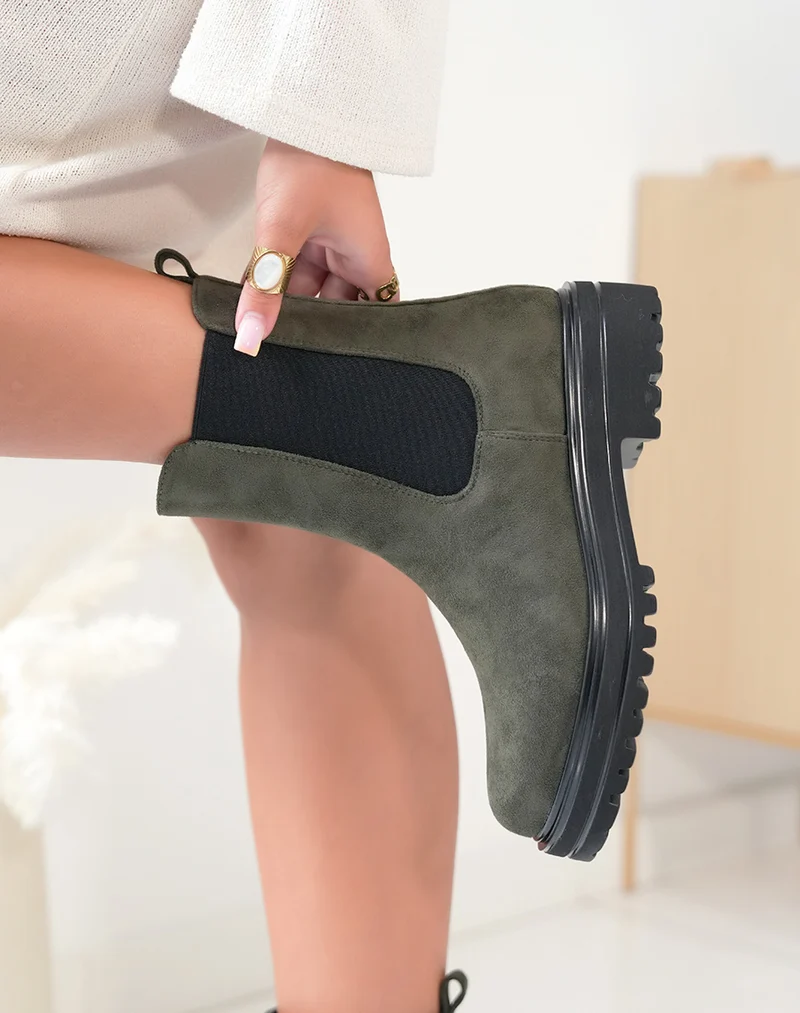 Bottines Kaki Chelsea en Suédine - L'Équilibre Parfait entre Style et Confort