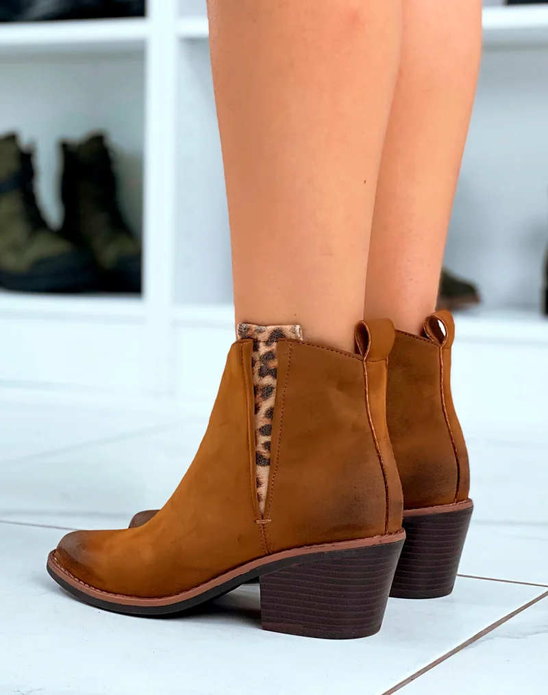 Bottines camel élégantes avec détail léopard
