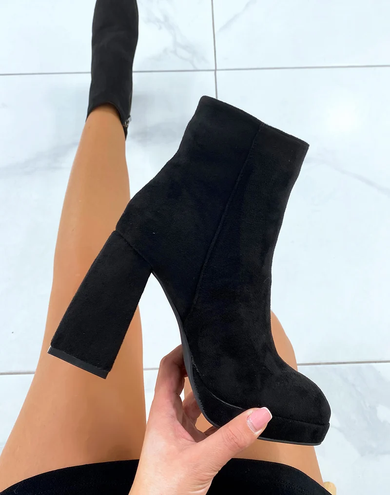 Bottines basses noires en suédine à talon épais