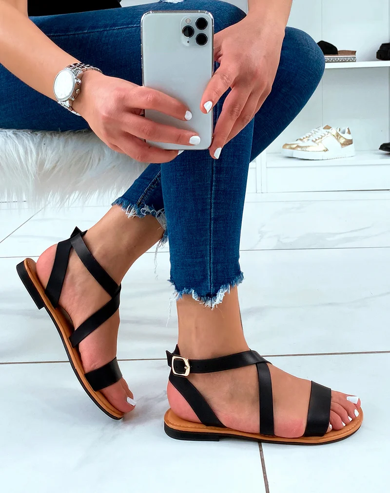 Nu-pieds noirs à multiples brides