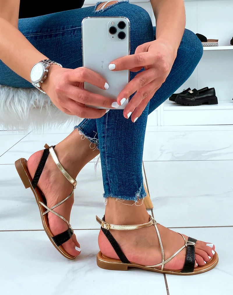 Nu-pieds noirs et dorés