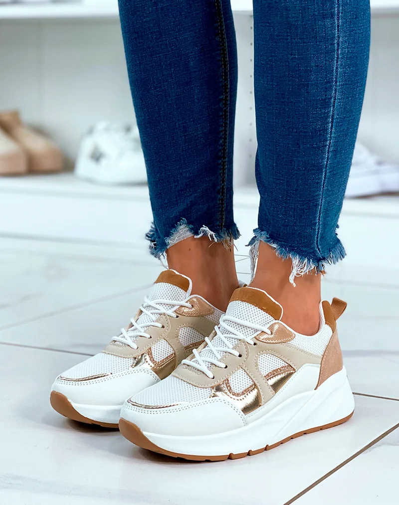 Baskets blanches à lacets avec détails paillettes et empiècements beige