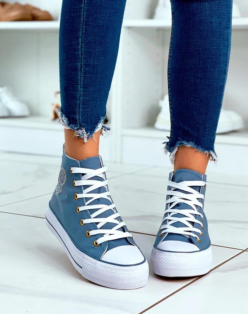 Baskets bleu jean montantes à lacets avec détail strass et inscription