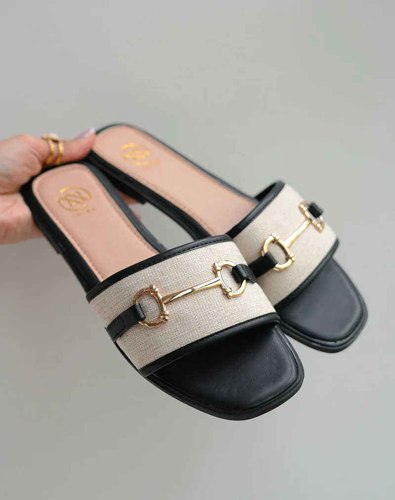 Mules Femme Noires Élégantes avec Détail Tissé Beige et Bijou Doré