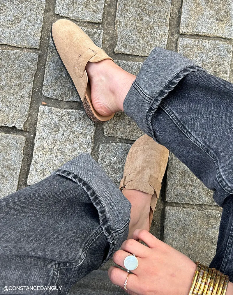 Mules Sabots Femme Taupe en Suédine avec Boucle Dorée – Élégance Naturelle
