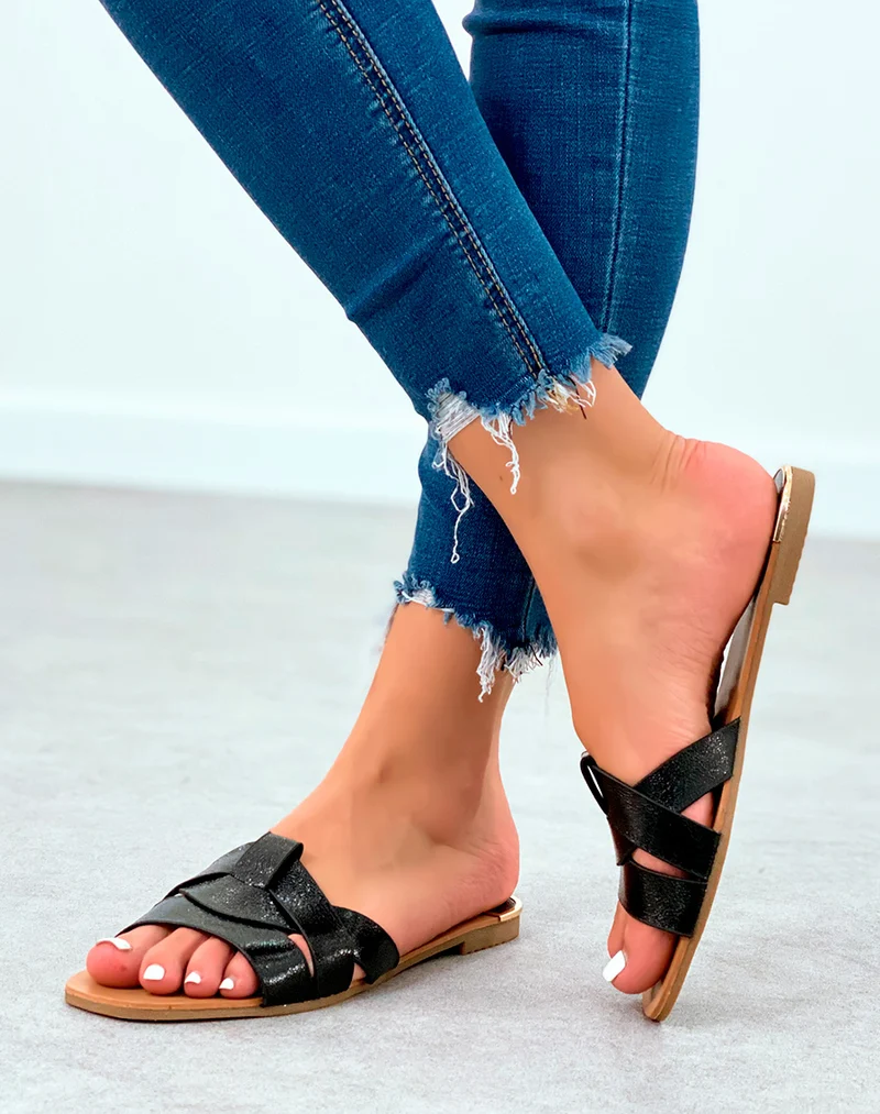 Mules noires plates à bride entrecroisées et à détail dorée et noir
