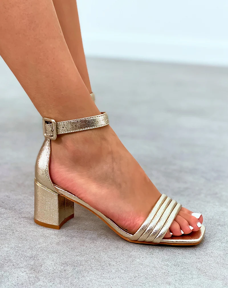 Sandales dorées à talon moyen avec lanières pour femme