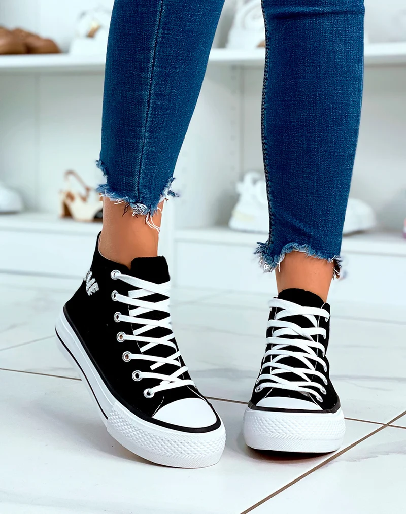 Basket en toile noires et à inscription Love avec détail cœur
