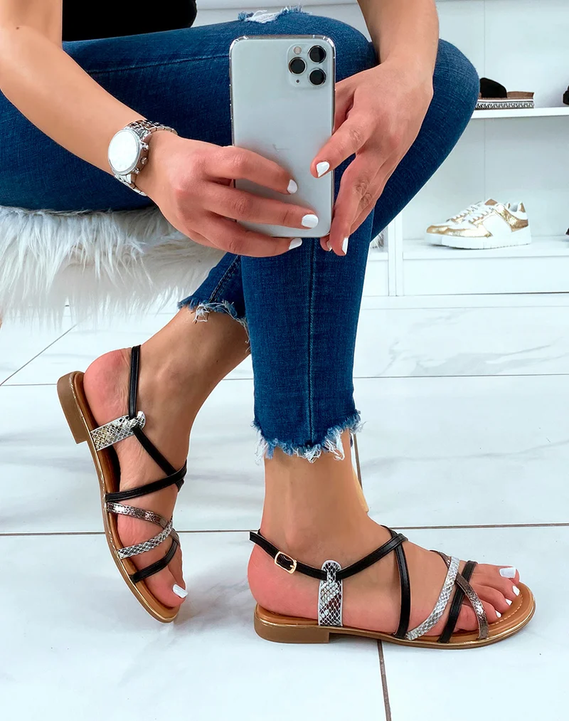 Nu-pieds noirs à multiples fines lanières