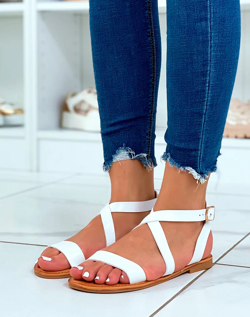 Nu-pieds blancs à multiples brides