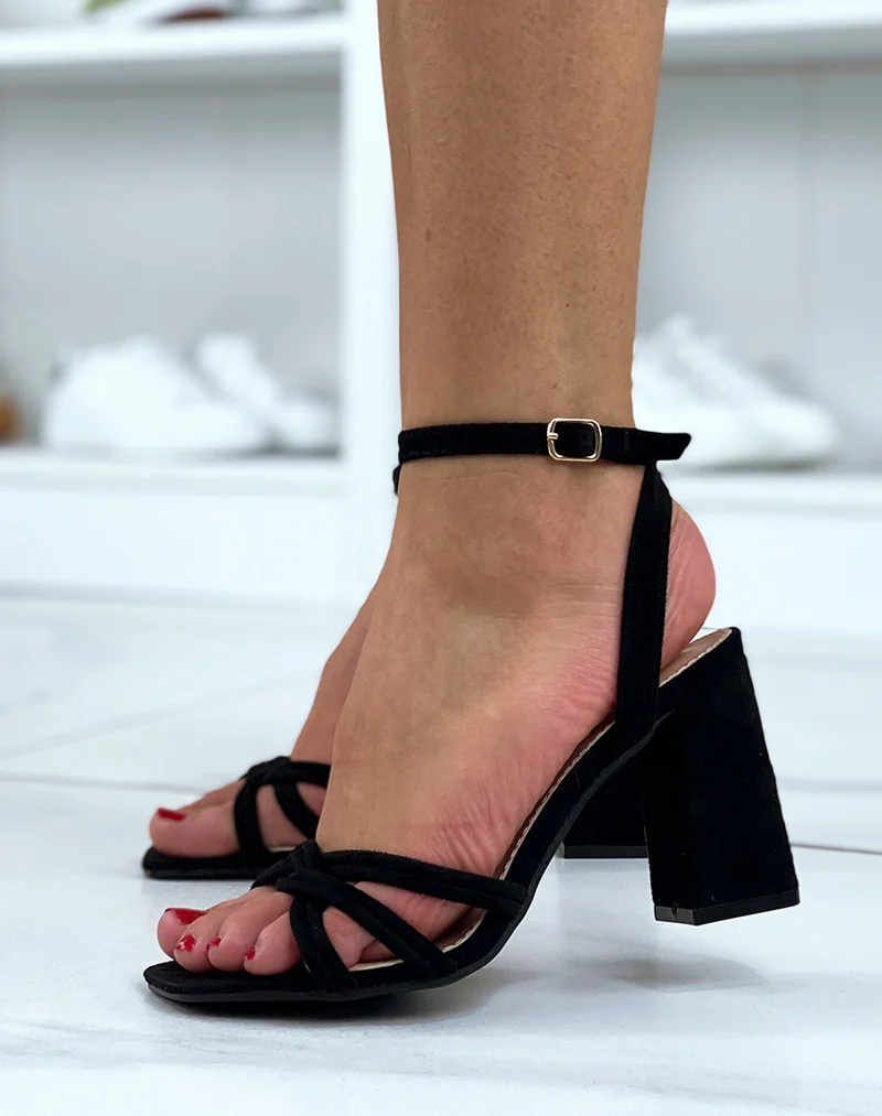 Sandales à talons en suédine noire à multiples brides entrecroisées