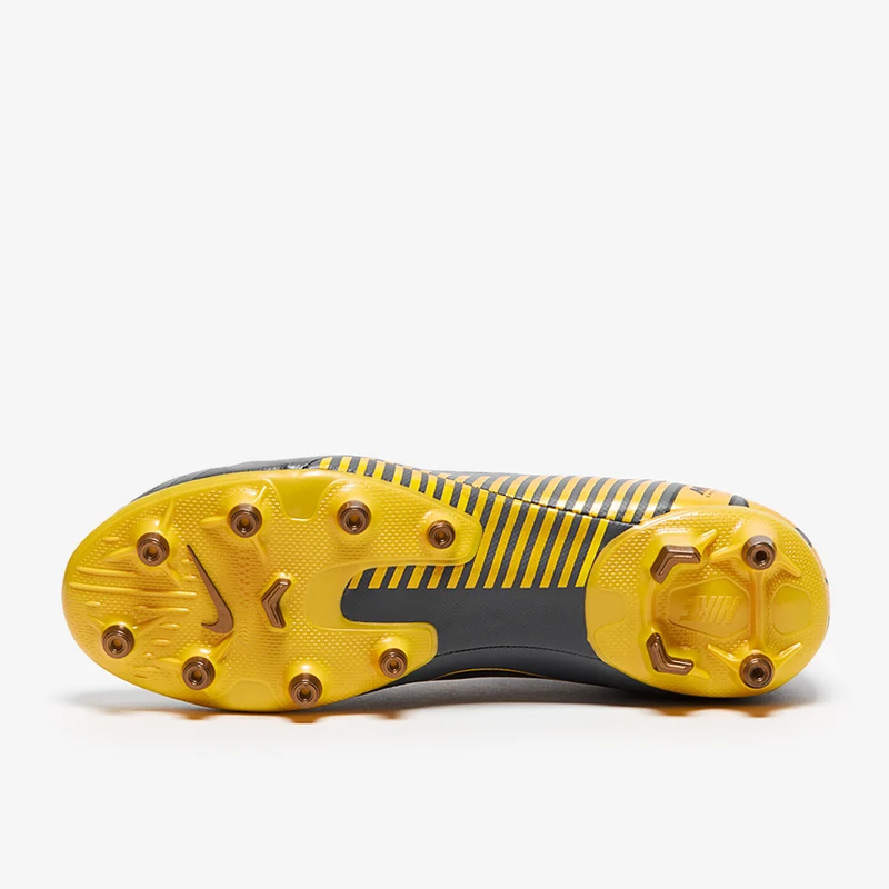 Chaussure de football à crampons pour terrain synthétique Ni