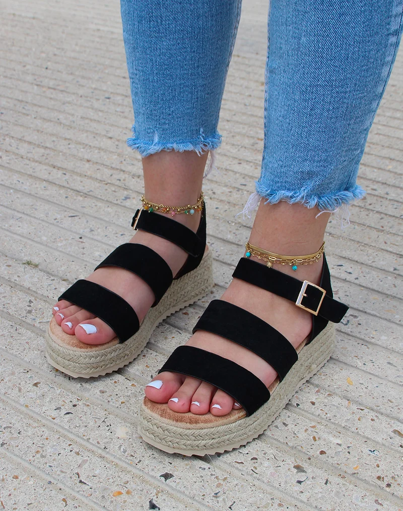 Sandales compensées noires à double brides épaisses et semelle en toile de jute