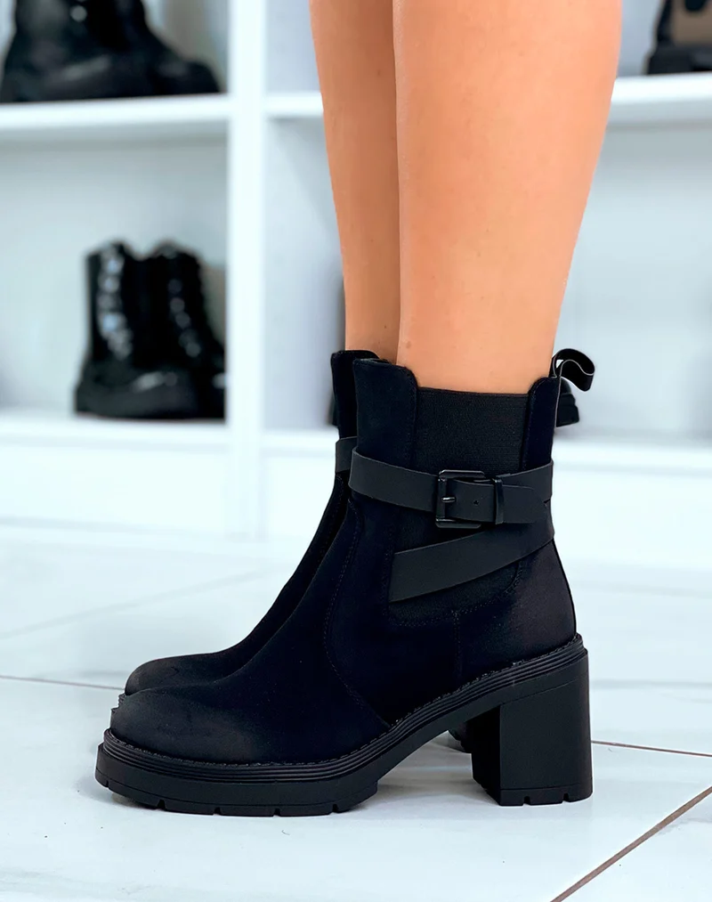 Bottines en Suédine Noire : L'Équilibre Parfait entre Tradition et Modernité