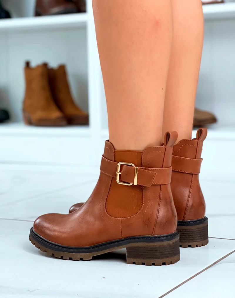 Bottines camel à élastique à bout rond et détail doré