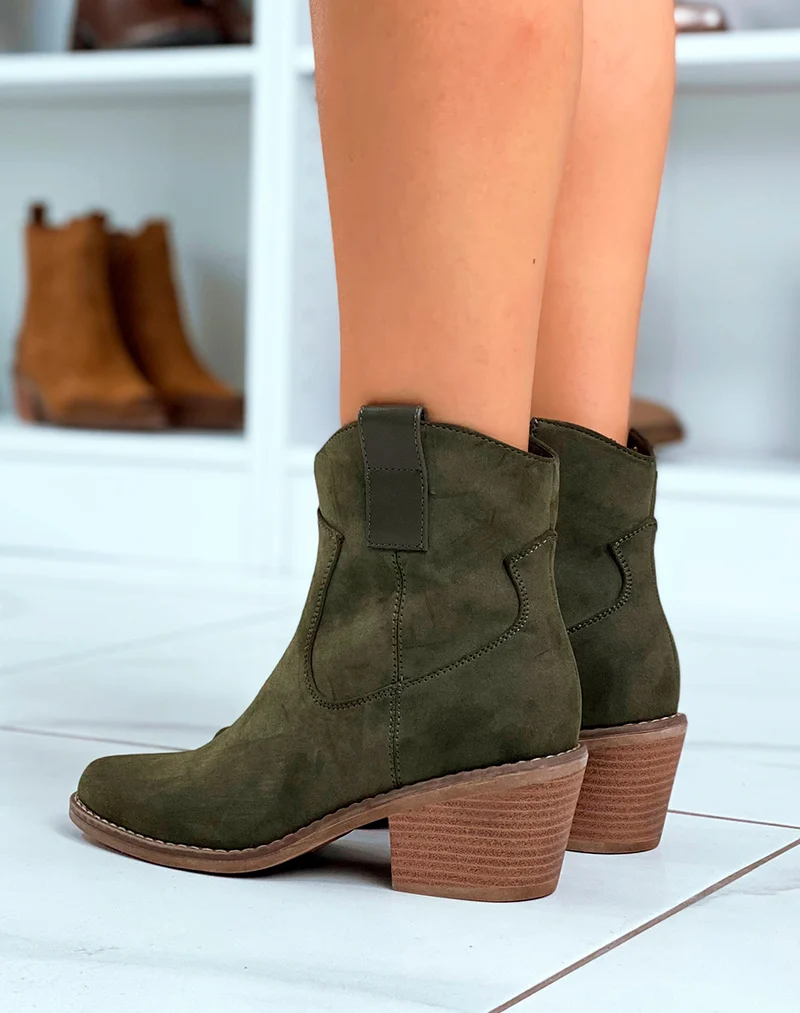 Bottines style santiags en suédine verte kaki à petit talon pour femmes