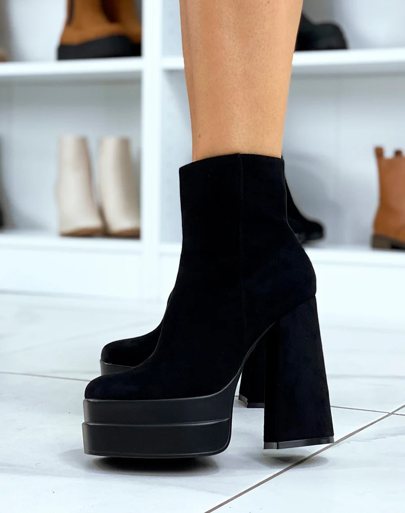 Bottines noires en suédine à plateforme et talon XXL