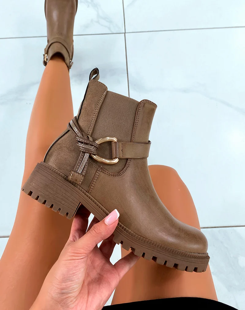 Équilibre & Style : Bottines Chelsea Kaki avec Sangle Nouée