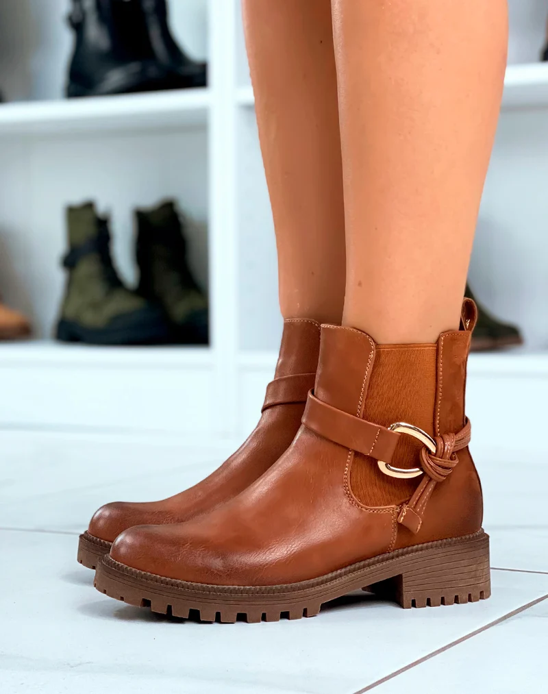 Élégance Naturelle : Bottines Chelsea Camel avec Sangle Nouée