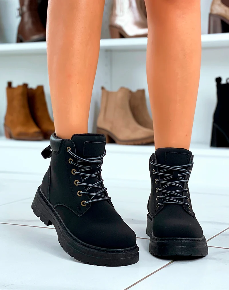 Bottines Noires à Lacets : Confort et Style par Temps Froid