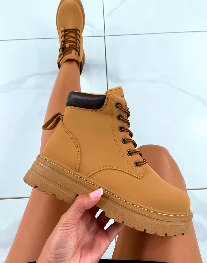 Bottines Camel à Lacets : Élégance et Fonctionnalité Combinées