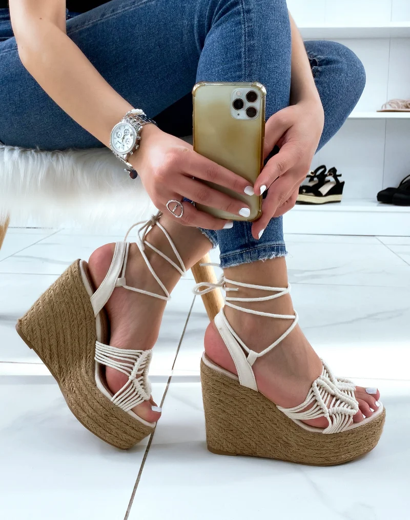 compensées beiges style bohème avec lacets