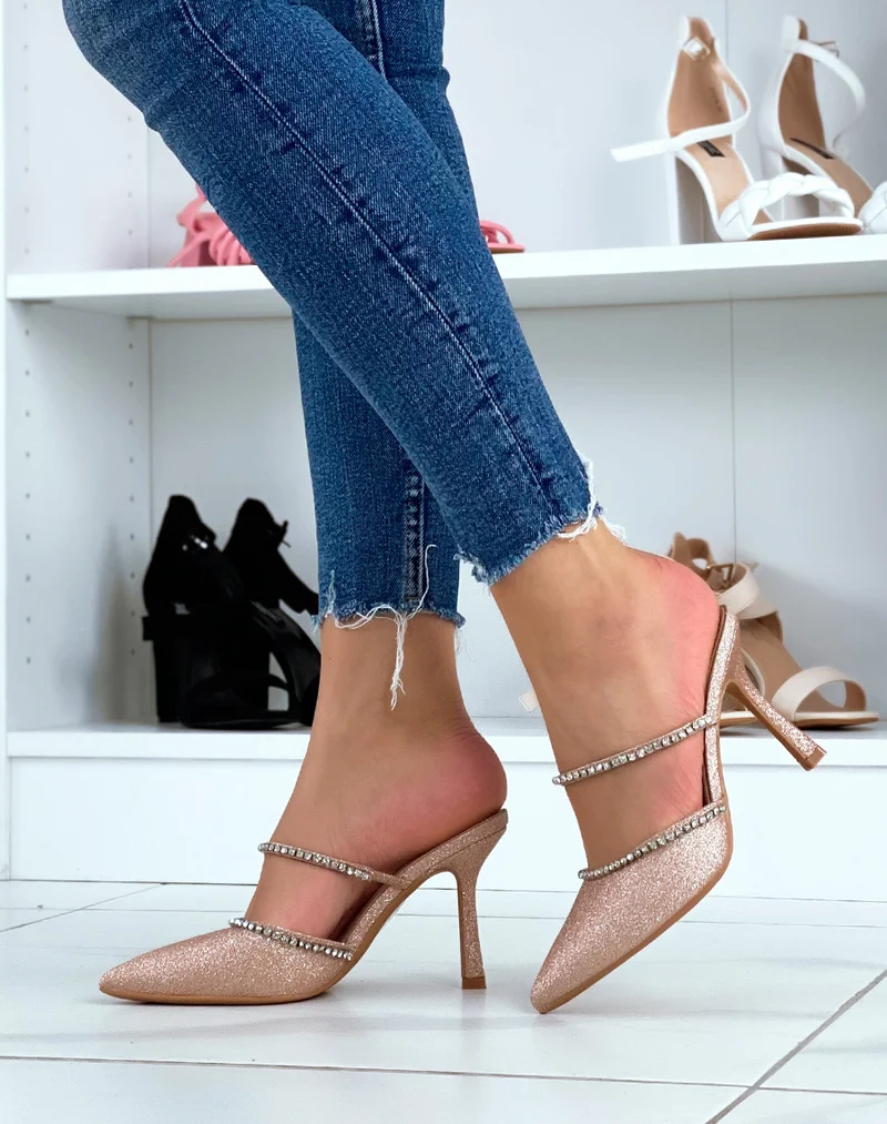 Mules beiges à talon style escarpin à paillettes