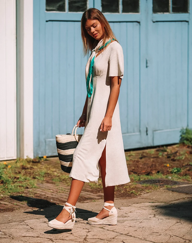 Espadrilles à talons compensés en toile beige à rubans